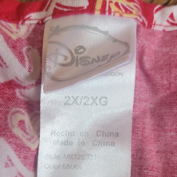 Disney Red Mickey & Minnie Kiss Scrub Top SIZE 2x - Picture 2 of 7